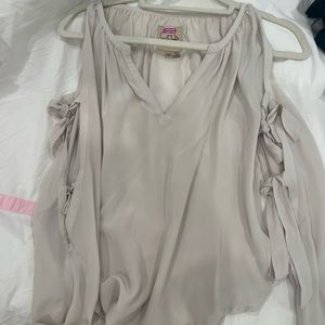 Sooo cute open/tie arm chaser top. Nice taupe/almost light pink color